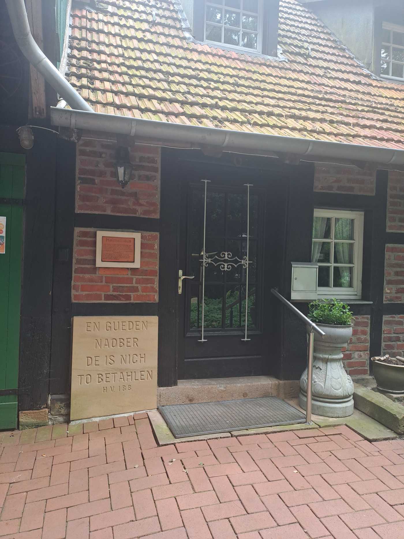 Gesamtansicht Eingang'